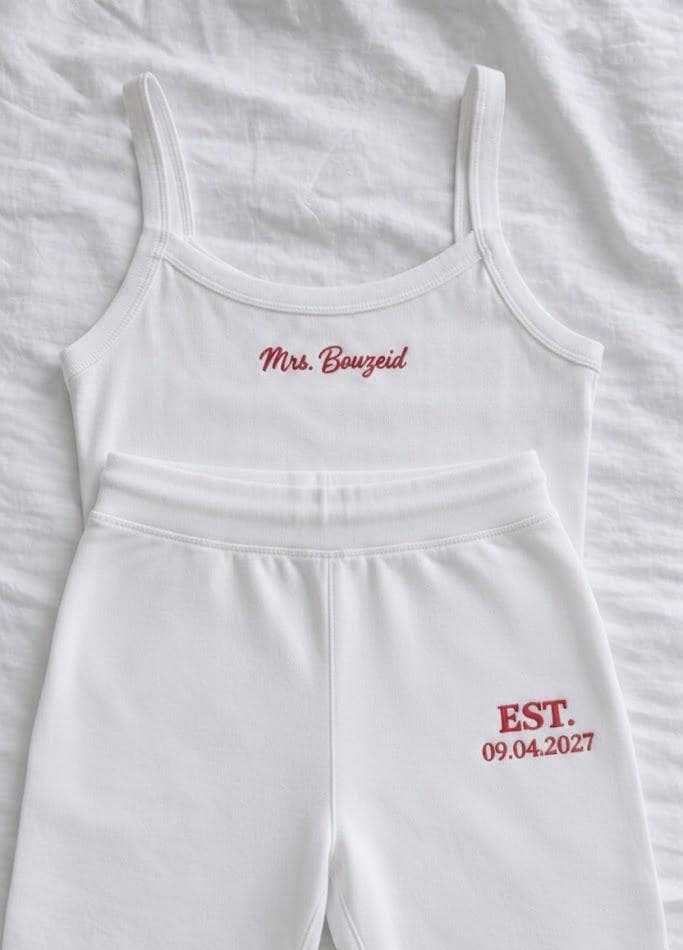 Embroidered Bride Lounge Set – Personalized “Mrs” Pajamas, Wedding Morning Outfit
